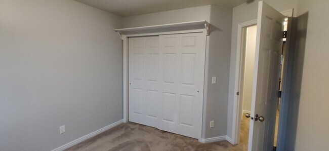 Building Photo - 1077 Kettering Dr