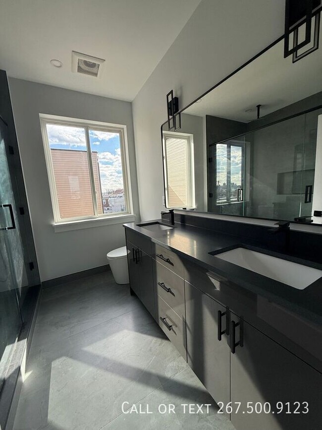 Building Photo - 3005 Gaul St