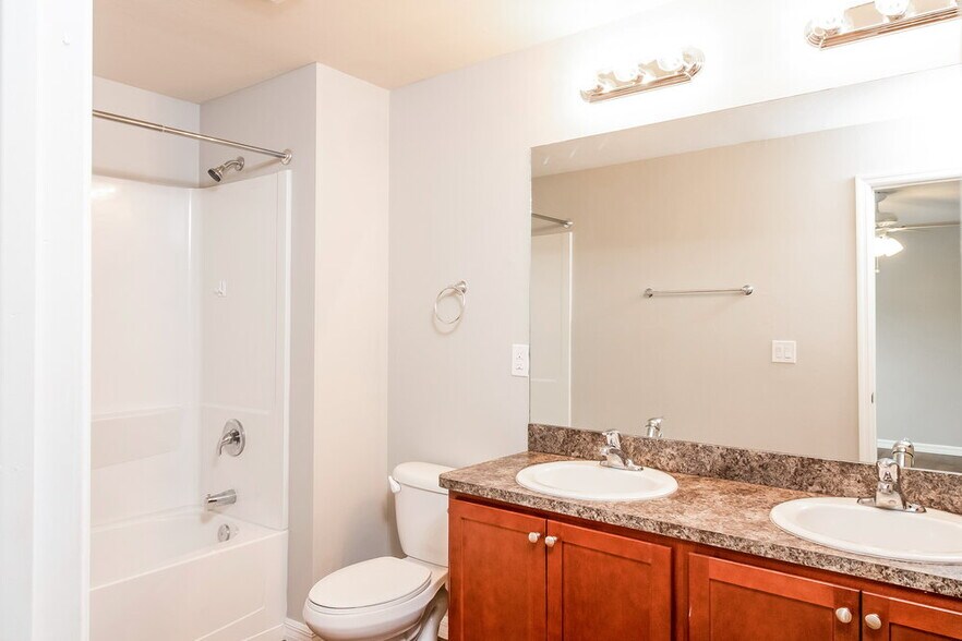 Building Photo - 626 SW 22nd Terrace