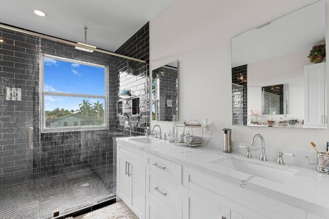Building Photo - 4102 Artesa Dr