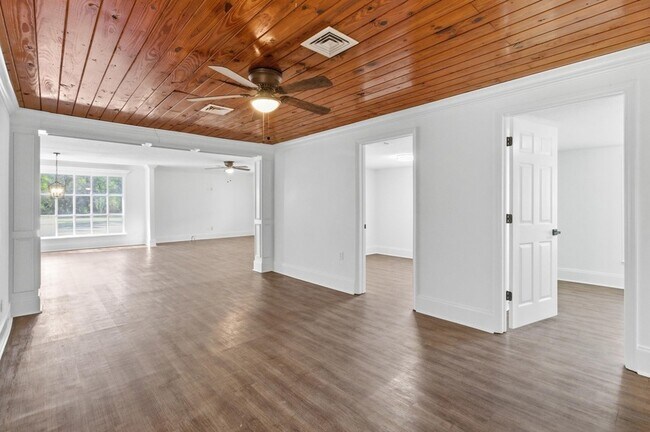 Building Photo - 17 Timberwood Ct