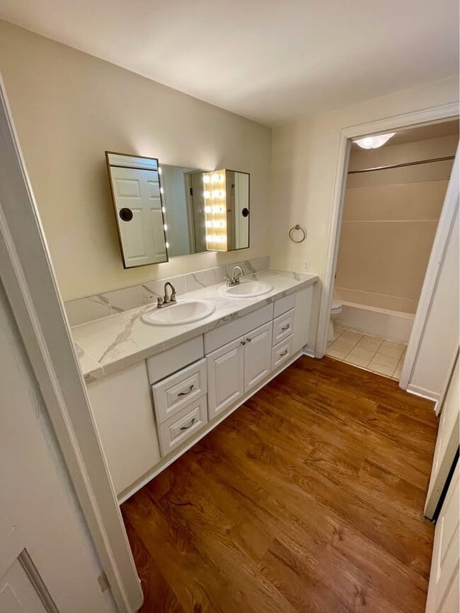 Building Photo - 4917 Artcrest Dr