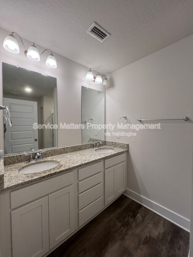 Building Photo - 1615 Iroquois Ct