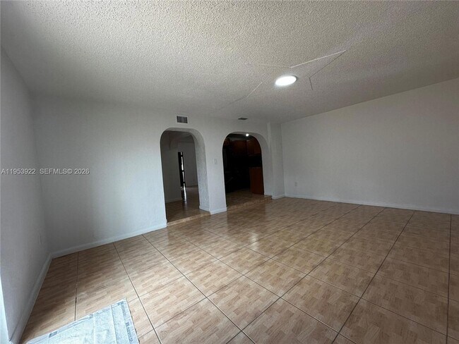 Building Photo - 350 W 34th St