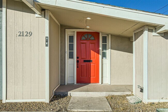 Building Photo - STUNNINGLY REMODELED Single Story Home with Pool in Twin Lakes Neighborhood