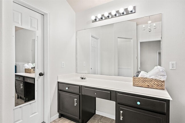 Building Photo - 21510 Forest Colony Dr