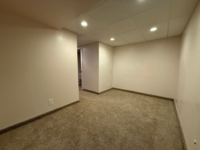 Building Photo - Beautifully Updated Home in Holladay