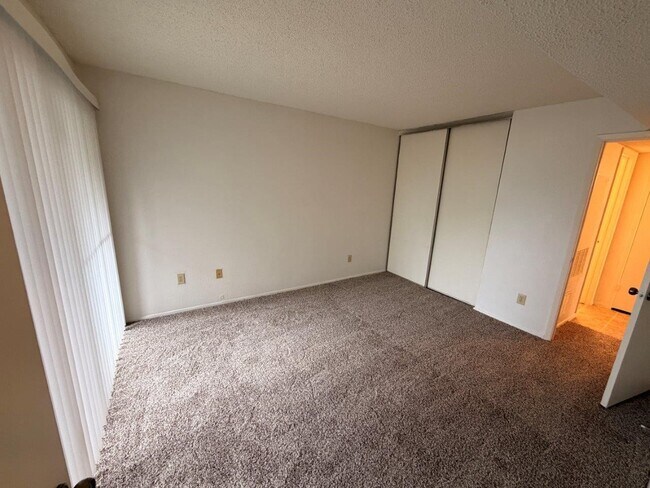 Building Photo - 11983 Bob White Dr