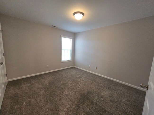 Building Photo - New Listing!!