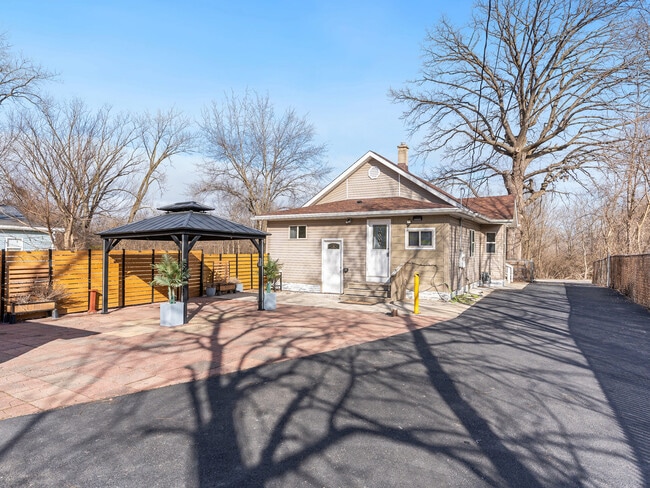 Building Photo - 608 Woodruff Ave