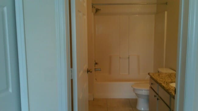 Building Photo - 5475 Vineland Rd