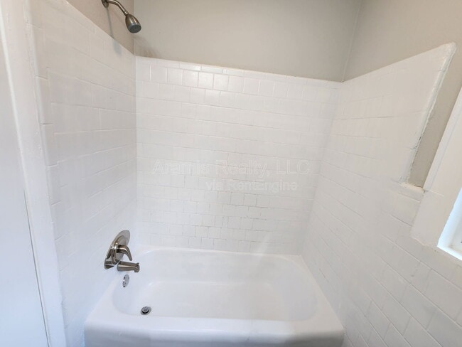 Building Photo - 2648 Santa Monica Dr NW