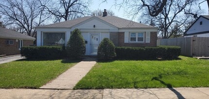 Building Photo - 2049 Magnolia Rd