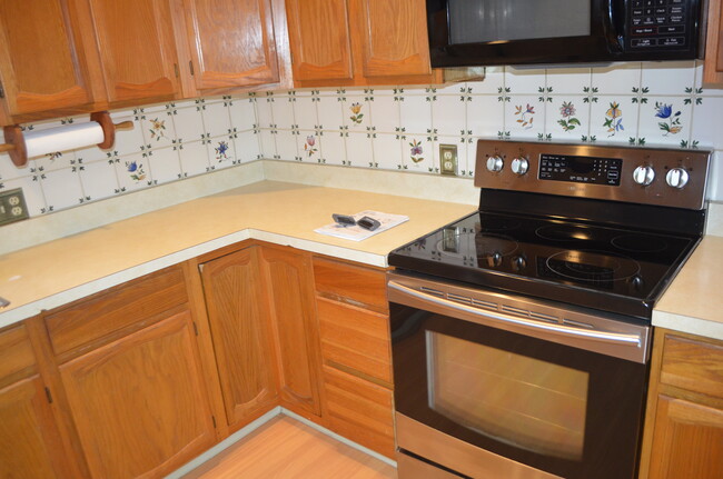 Building Photo - 1286 Arbutus St
