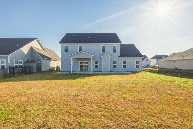 Building Photo - 5 bedroom waterfront property