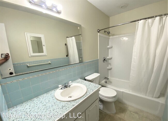 Building Photo - 2 br, 2 bath House - 2205 Madison St.