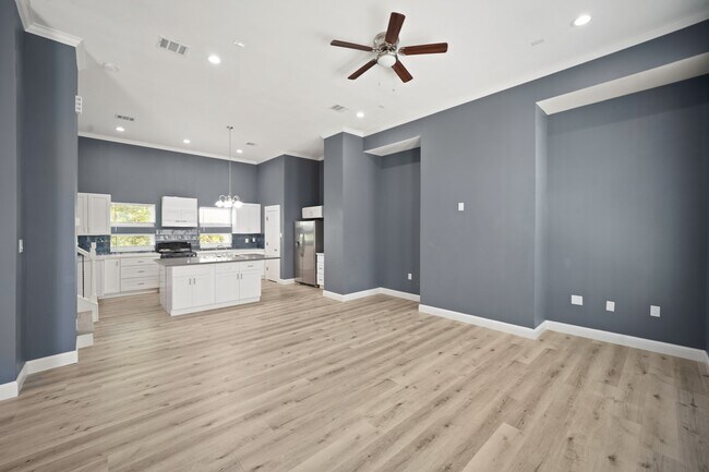 Building Photo - 2110 Oatfield Dr