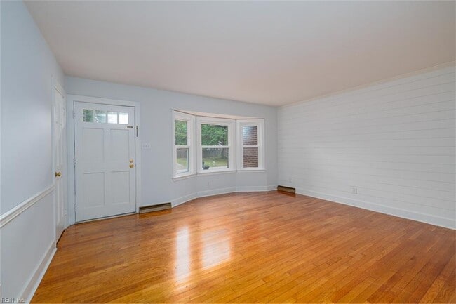 Building Photo - 5525 Greenefield Dr S