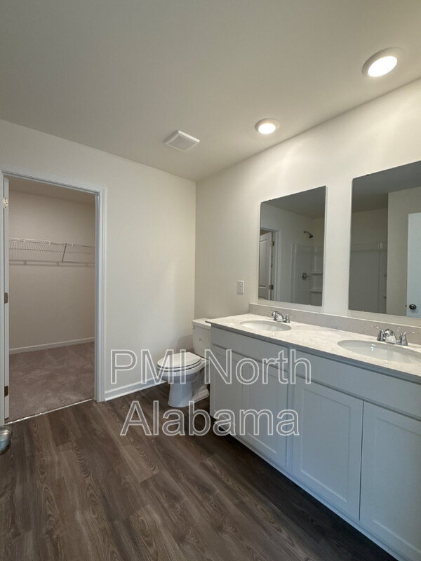 Building Photo - 112 Vulcan St