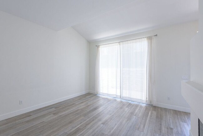 Building Photo - Quiet Carmel Valley Condo For Rent!