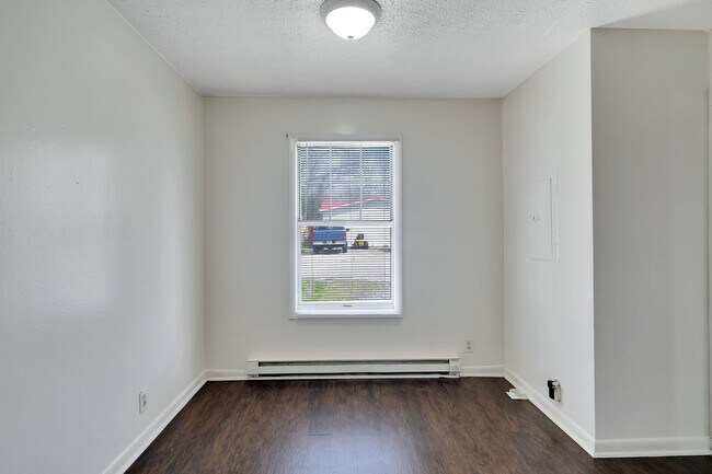 Building Photo - 2 Bedroom, 1 Bathroom Duplex in Gallatin!