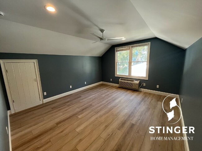 Building Photo - 4 Bedroom / 3.5 Bathroom Home For Rent in ...