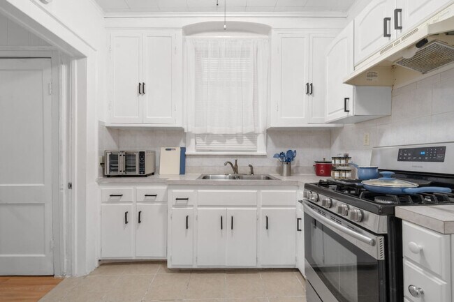 Building Photo - 21 Lord Ave