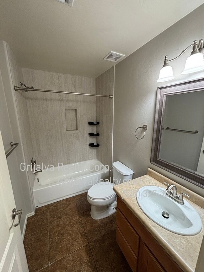 Building Photo - 4-Bedroom, 2 Bath House in Sycamore Park (...