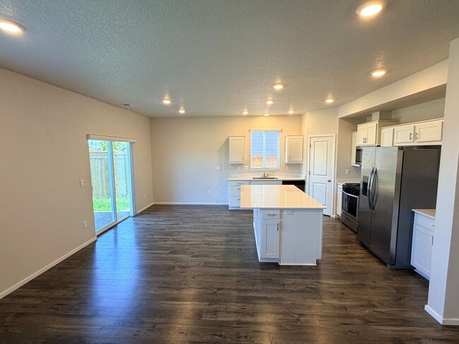 Building Photo - Four Bedroom Home in Newer Community at East Park Village