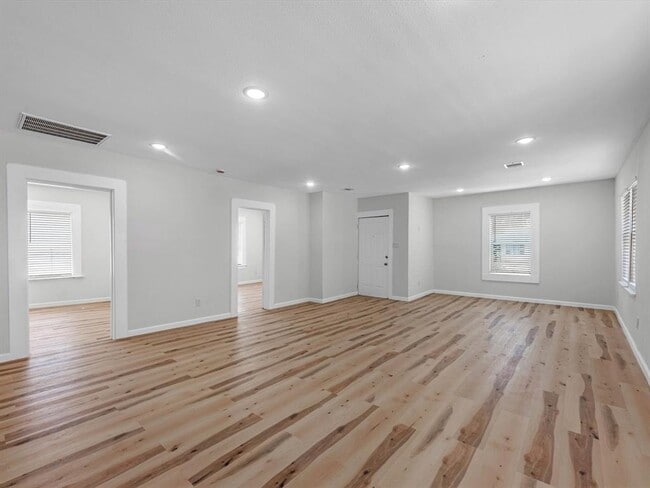 Building Photo - 4517 White Rock St