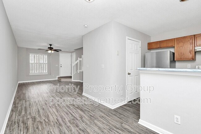 Building Photo - 9365 Glenwater Dr