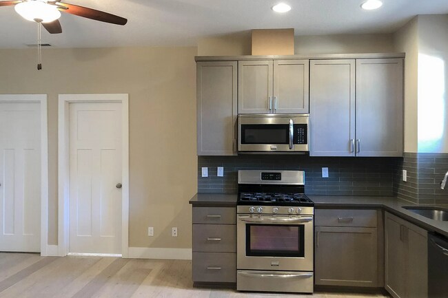 Building Photo - 7910 SW Capitol Hill Rd