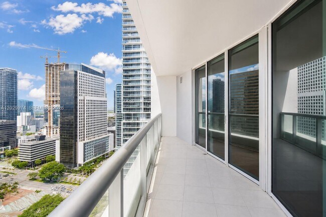 Building Photo - 475 Brickell Ave