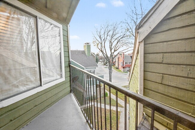 Building Photo - 9815 Walnut St