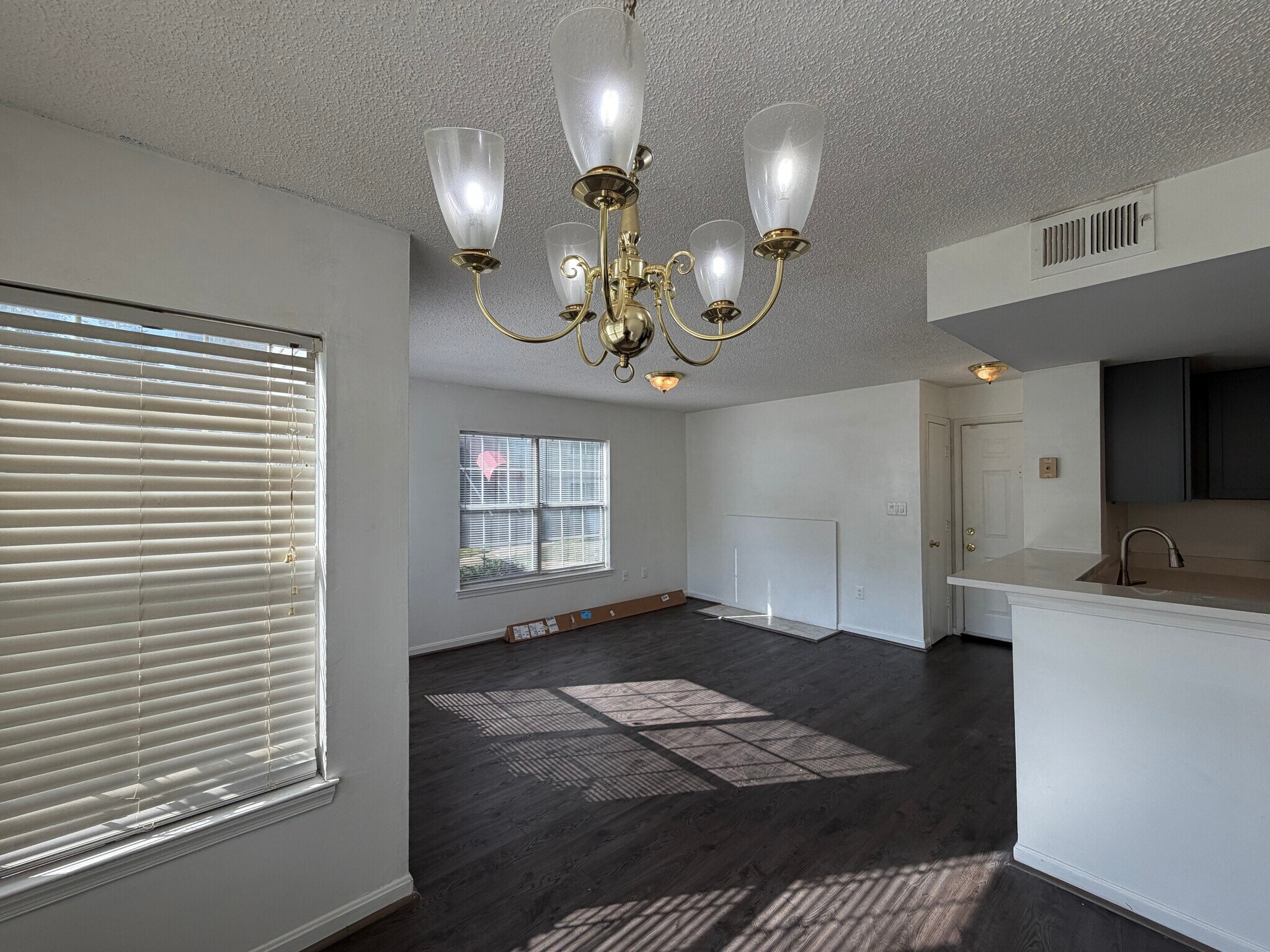 Building Photo - 10401 Beacon Ridge Dr