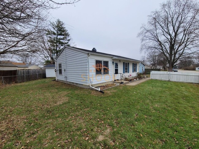 Building Photo - CENTRALLY LOCATED 3BR HOME