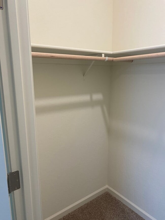 Building Photo - Newer 3 Bedroom 2 Bathroom Home in Tulare!