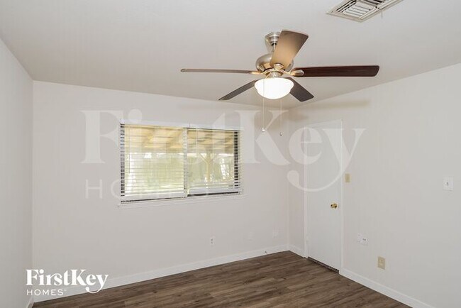 Building Photo - 3207 Haydee Rd