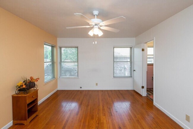 Building Photo - 7012 Greenlee St