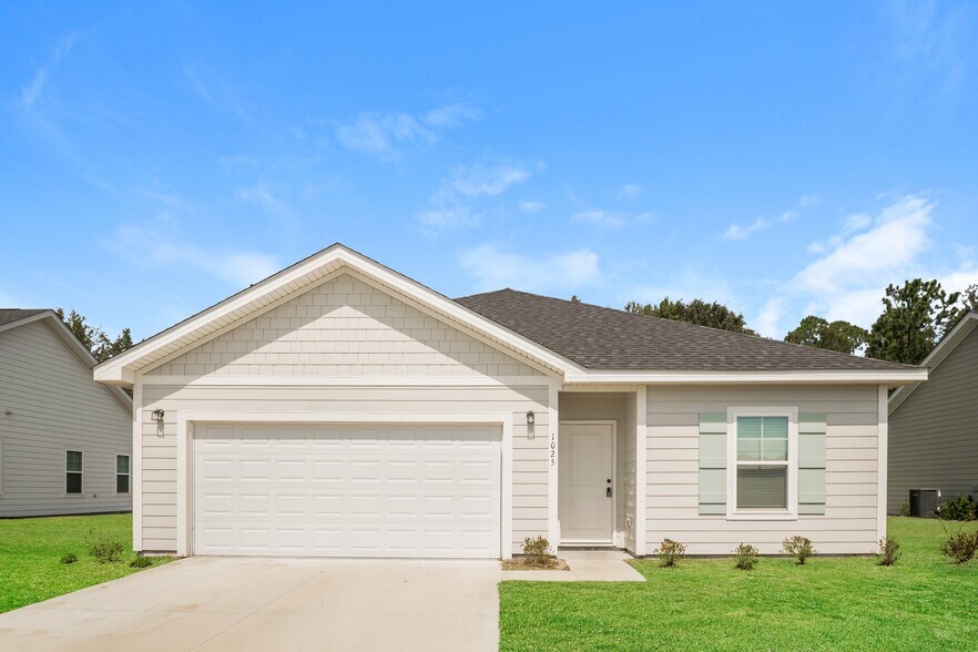 Primary Photo - 1025 Autumns Wood Cir E