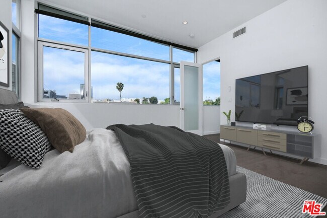 Building Photo - 11610 Ohio Ave