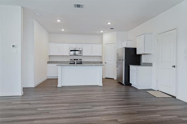 Building Photo - 2200 Mdw Pk Dr