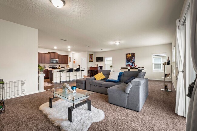 Building Photo - Beautifully Apportioned 2-Story Home in Fox Creek