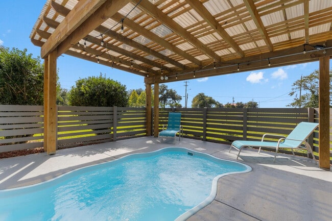 Building Photo - 139 Brady Dr