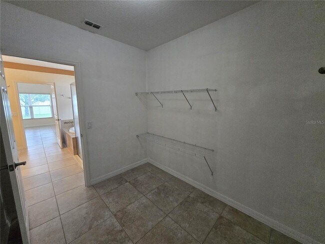 Building Photo - 2246 Waukegan Dr
