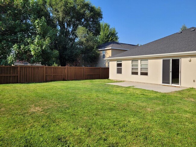 Building Photo - 4450 N Mooney Falls Way