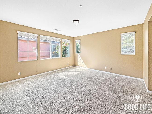 Building Photo - Stunning 4B/3BA house in San Elijo Hills!