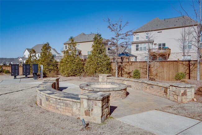 Building Photo - 5015 Montes Ln