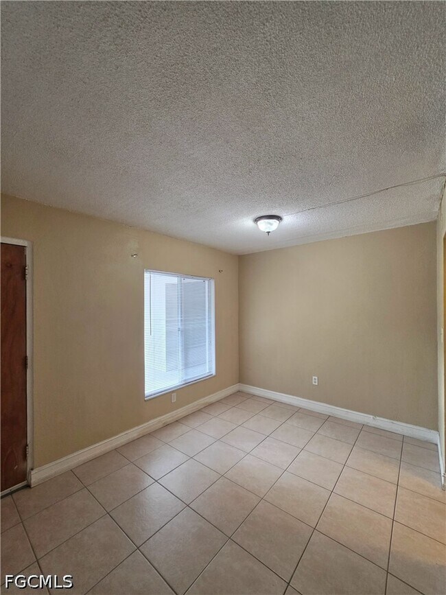 Building Photo - 1830 Maravilla Ave