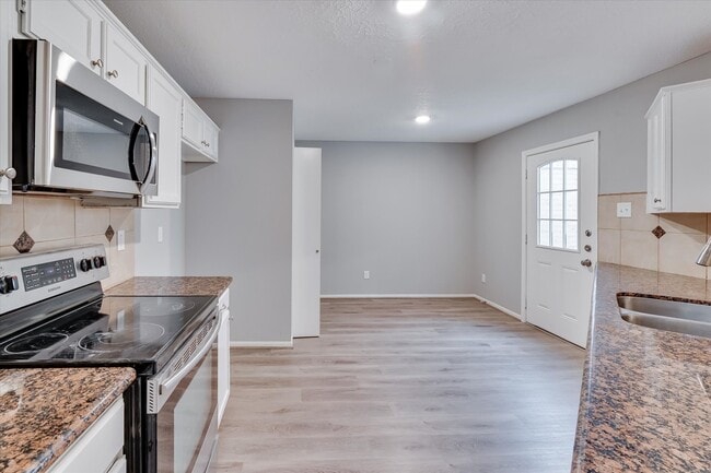 Building Photo - 9407 Stockwell St